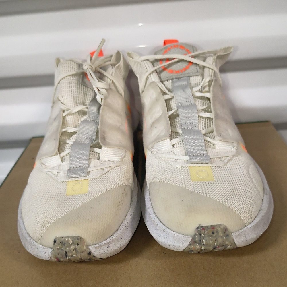 Nike Crater Impact G.S. White/Orange Sneaker DB 3551–100 Kids Sz 5.5Y Women’s 7
